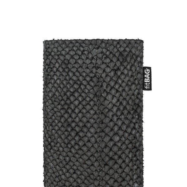 fitBAG Fin Lachs Schwarztief    maßgeschneiderte Handytasche aus Fischleder mit Mikrofaserinnenfutter