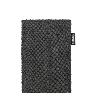 fitBAG Fin Lachs Schwarztief    maßgeschneiderte Handytasche aus Fischleder mit Mikrofaserinnenfutter